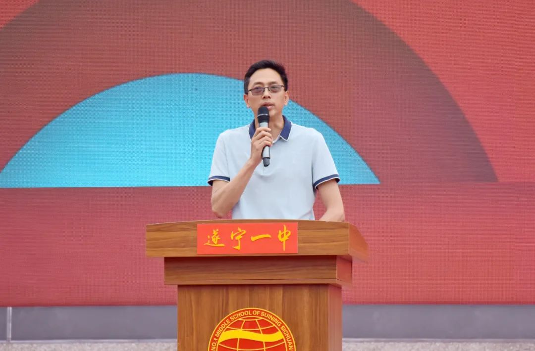 黨委委員、副校長、高中部校區(qū)負(fù)責(zé)人蔣國紅致辭.jpg