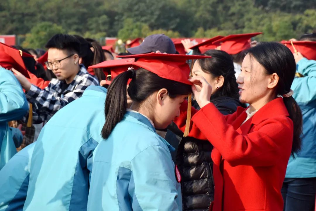 遂寧一中舉行高2024屆學生成人典禮