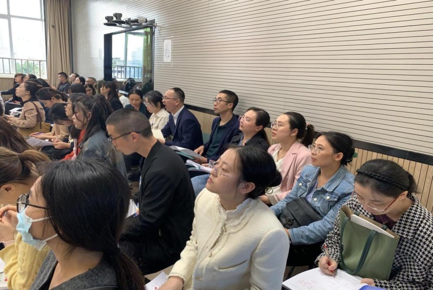 我校初三數(shù)學(xué)組教師赴成都市石室聯(lián)合中學(xué)觀摩學(xué)習(xí)